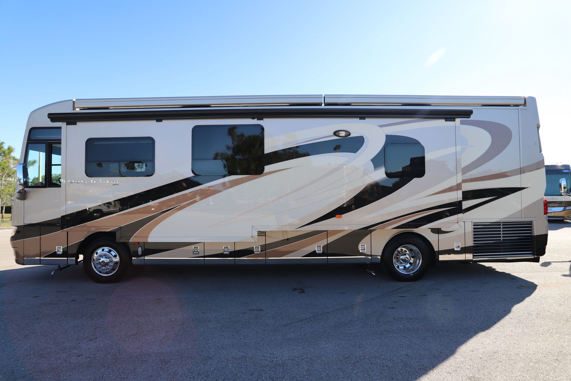 Used 2017 Newmar Dutch Star 3736 Class A  For Sale