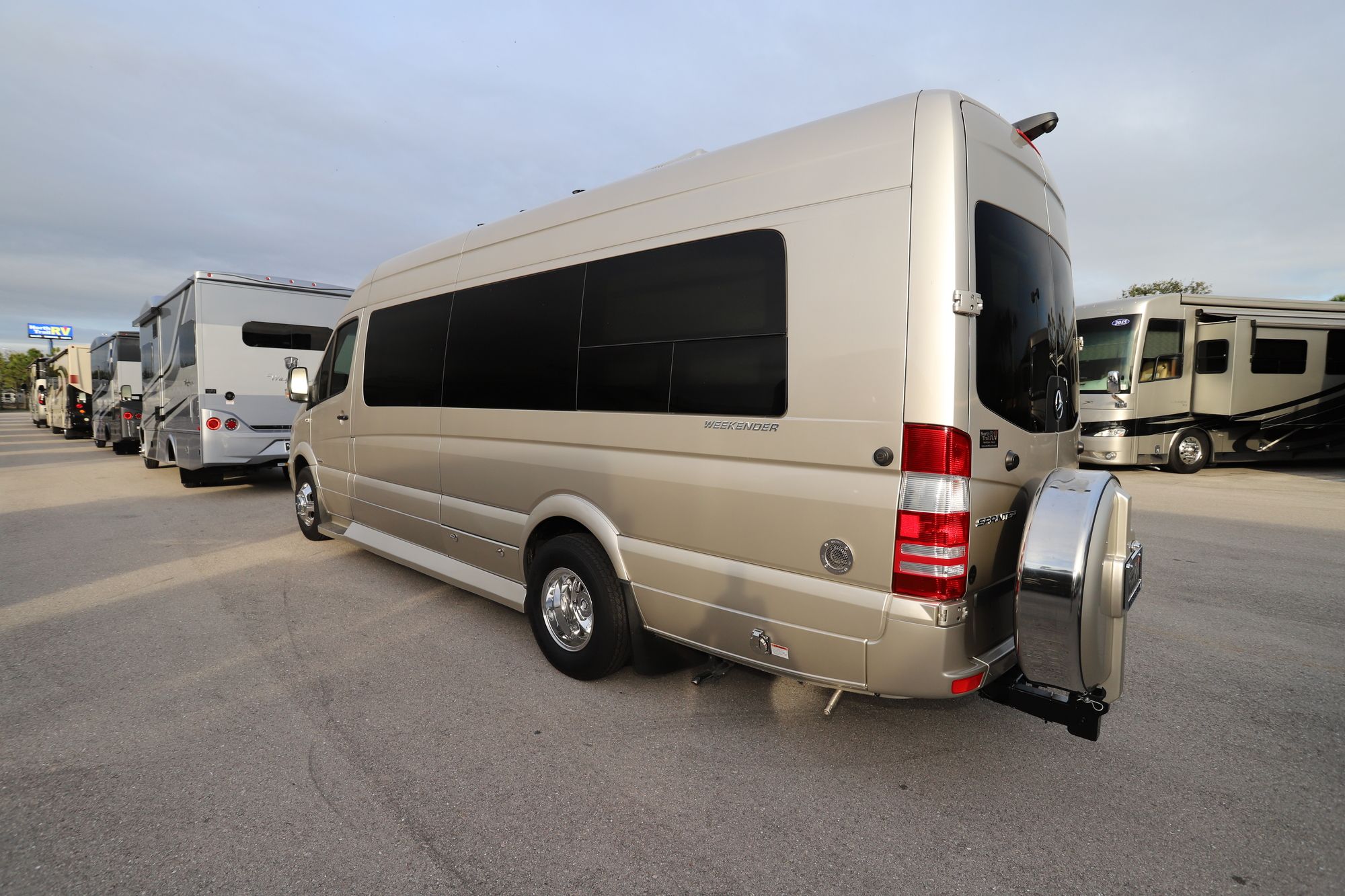 Used 2019 Midwest Weekender REAR LOUNGE Class B  For Sale