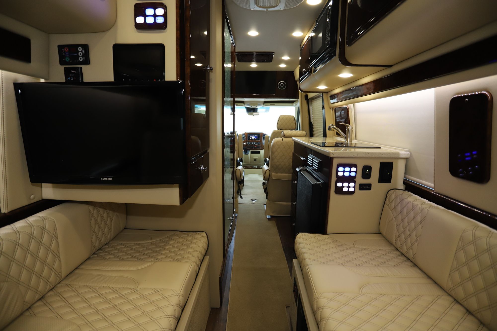 Used 2019 Midwest Weekender REAR LOUNGE Class B  For Sale