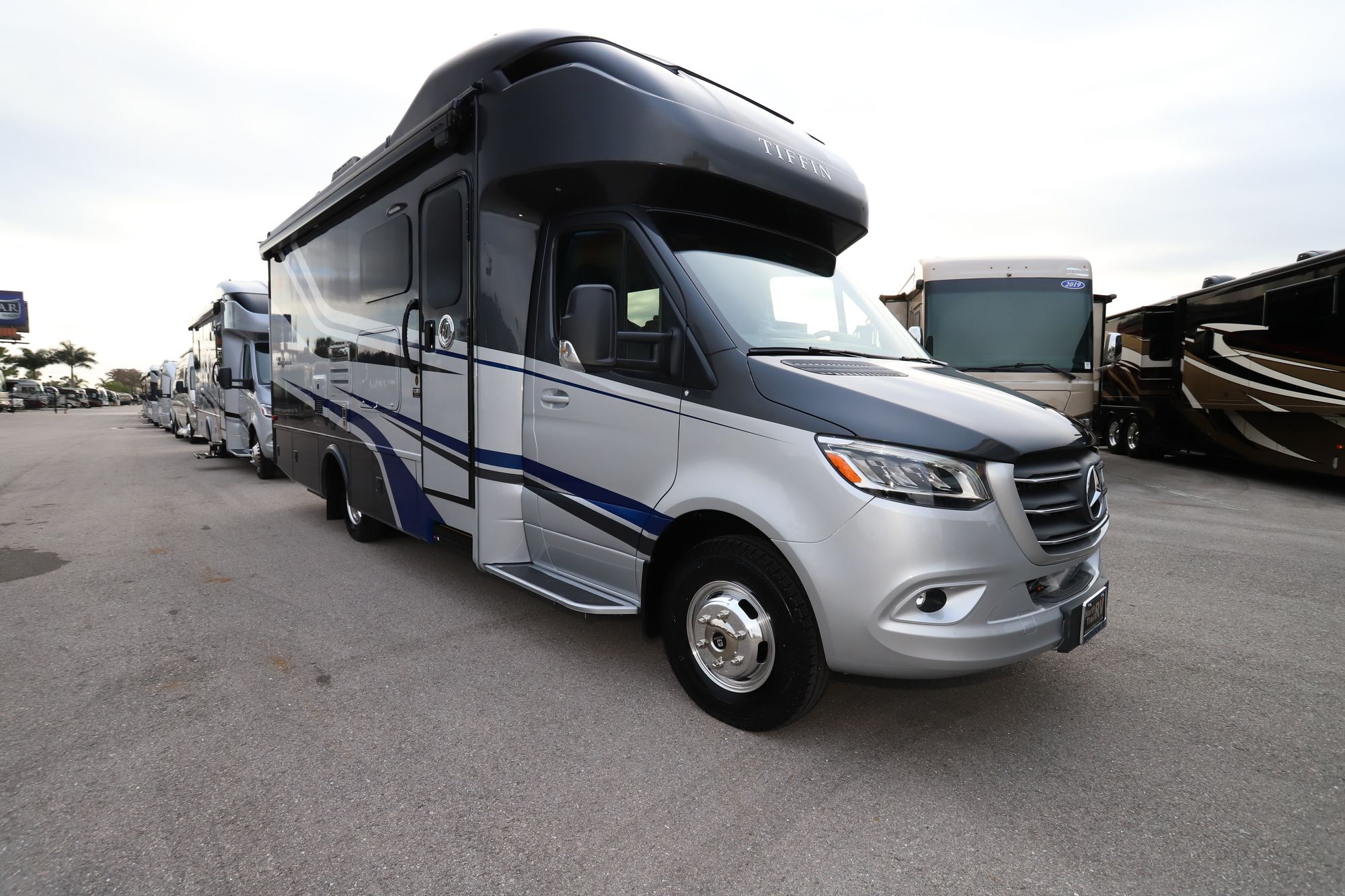 New 2020 Tiffin Motor Homes Wayfarer 25RW Class C  For Sale