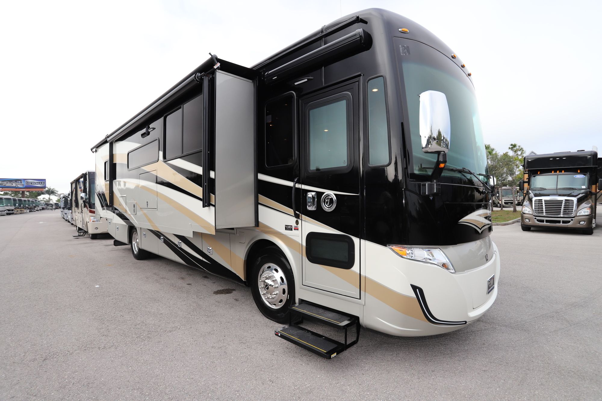 New 2020 Tiffin Motor Homes Allegro Red 37BA Class A  For Sale