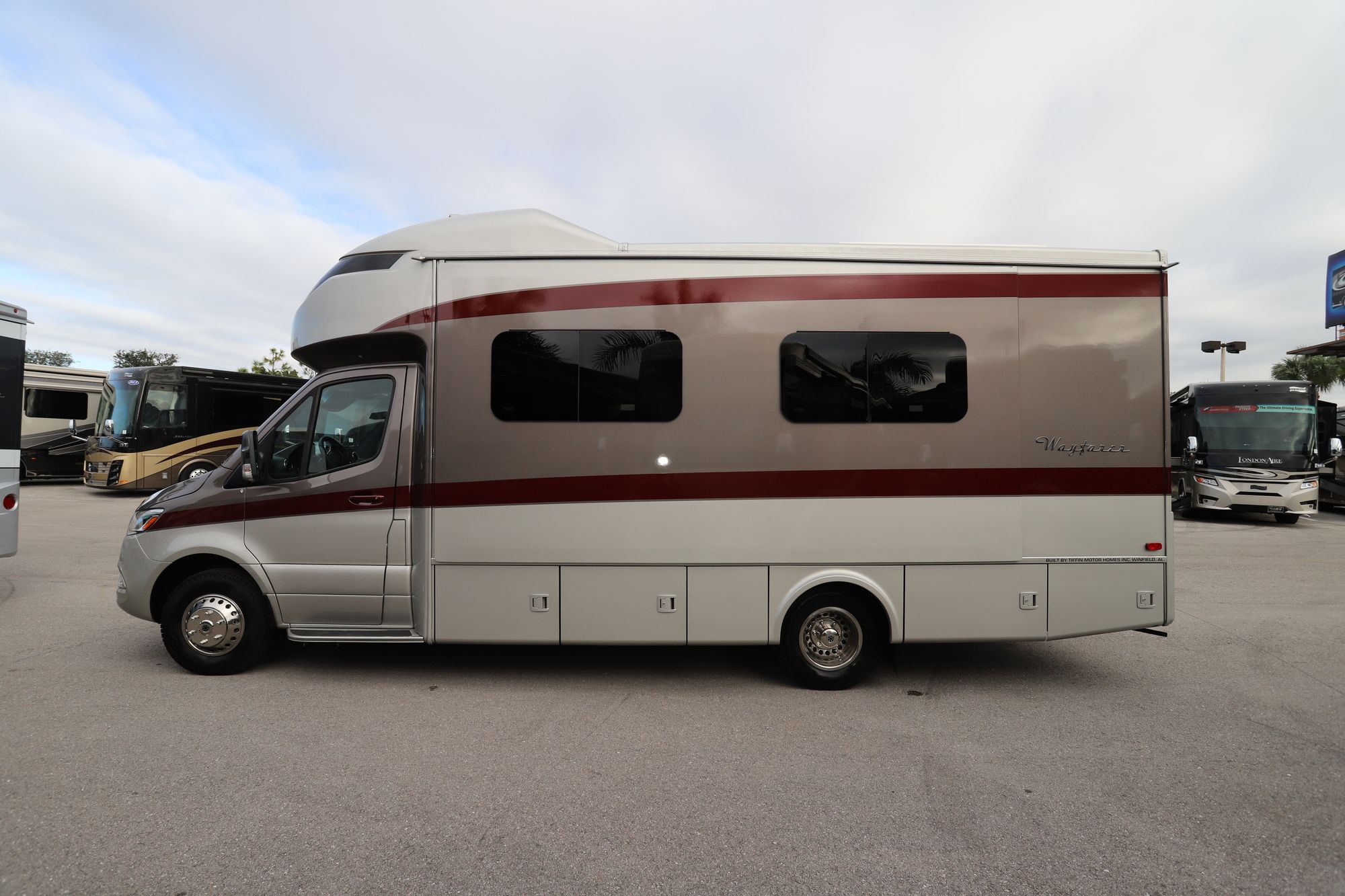 New 2020 Tiffin Motor Homes Wayfarer 25RW Class C  For Sale