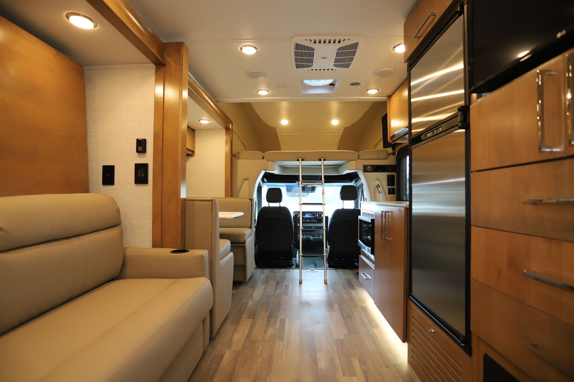 New 2020 Tiffin Motor Homes Wayfarer 25RW Class C  For Sale