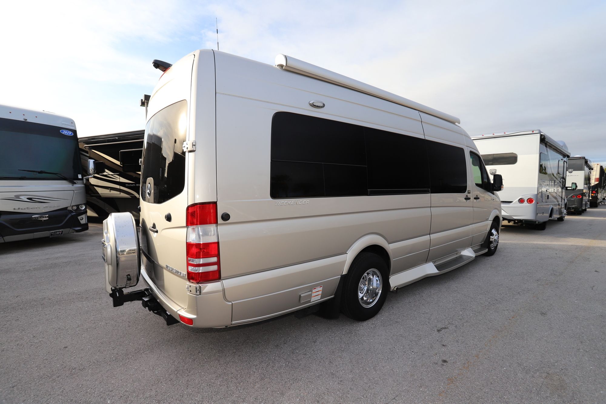 Used 2019 Midwest Weekender REAR LOUNGE Class B  For Sale