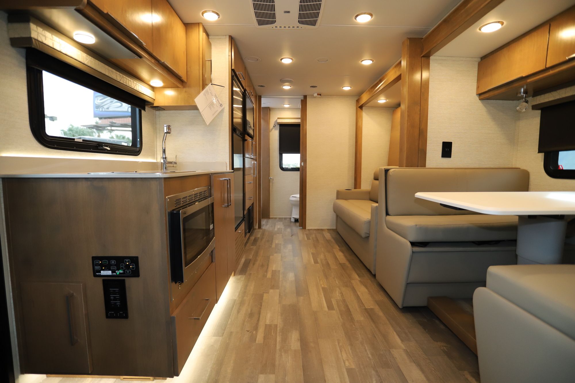 New 2020 Tiffin Motor Homes Wayfarer 25RW Class C  For Sale