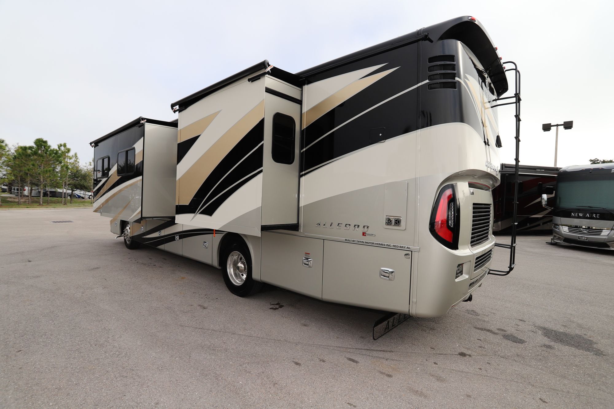 New 2020 Tiffin Motor Homes Allegro Red 37BA Class A  For Sale