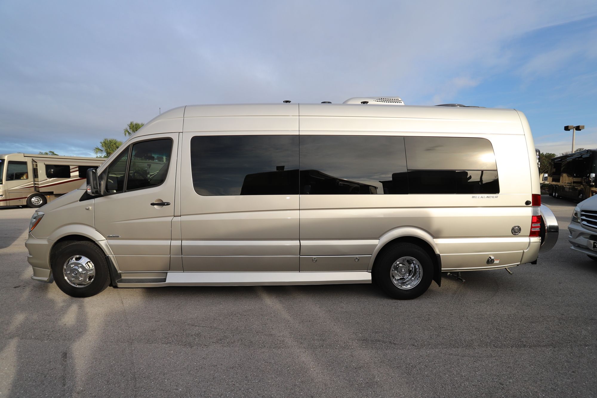 Used 2019 Midwest Weekender REAR LOUNGE Class B  For Sale