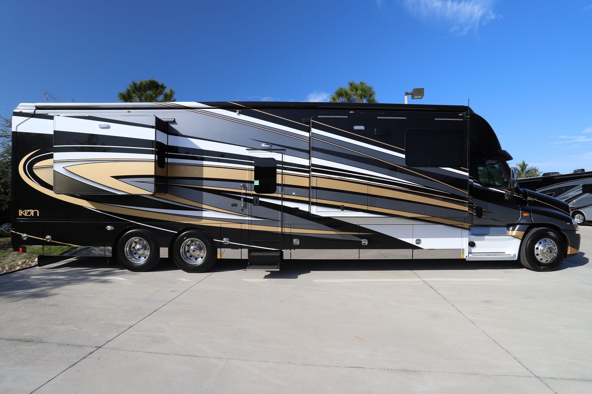 New 2020 Renegade Rv Ikon i4534RX Super C  For Sale