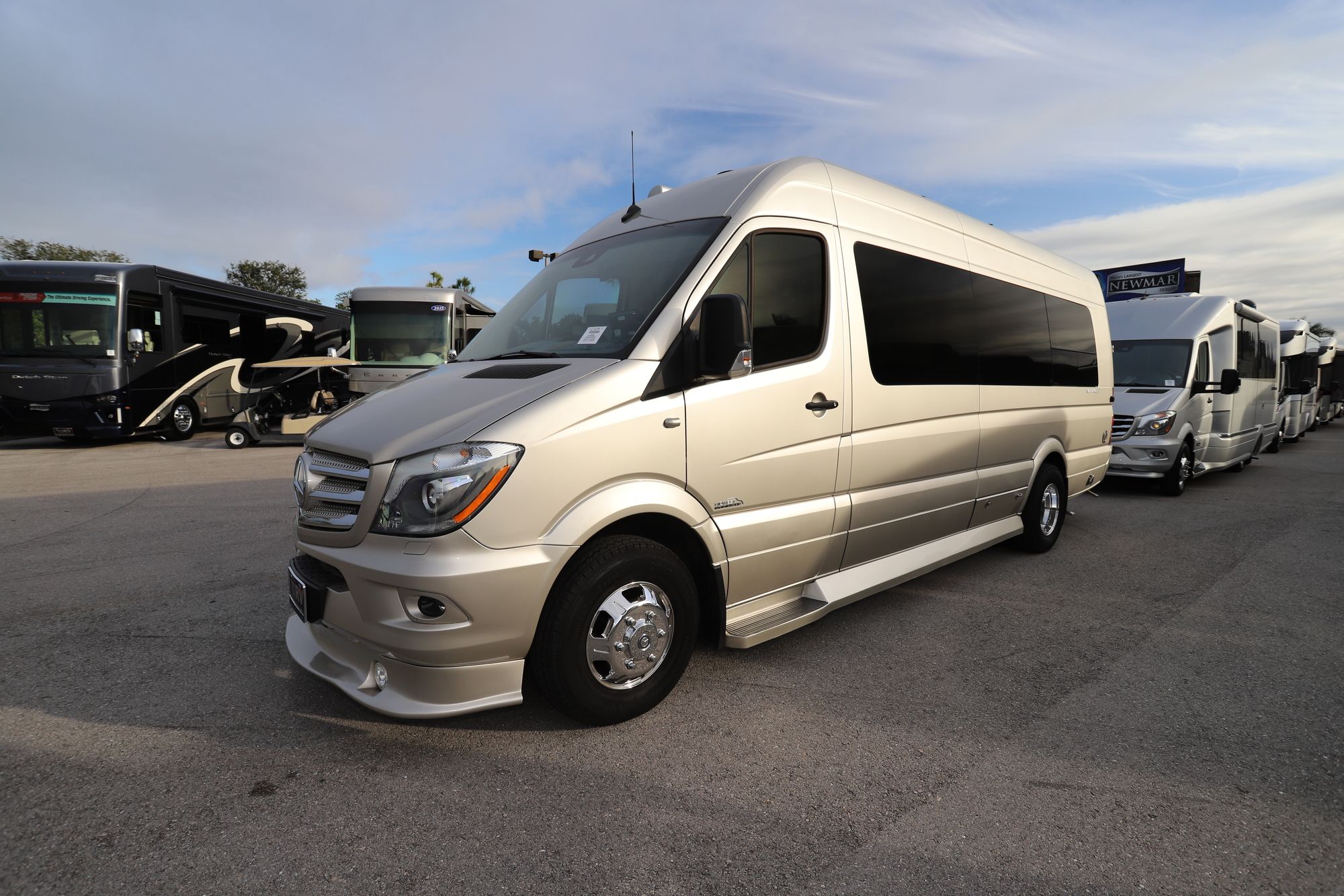 Used 2019 Midwest Weekender REAR LOUNGE Class B  For Sale