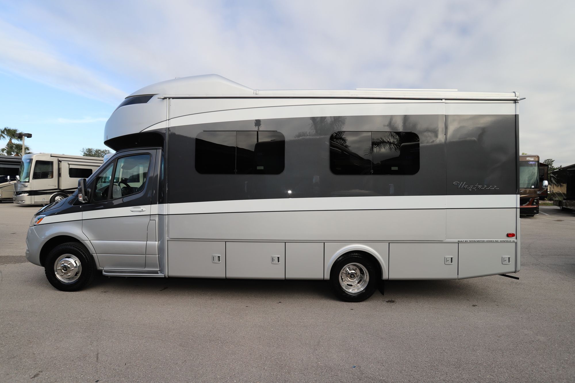 New 2020 Tiffin Motor Homes Wayfarer 25RW Class C  For Sale