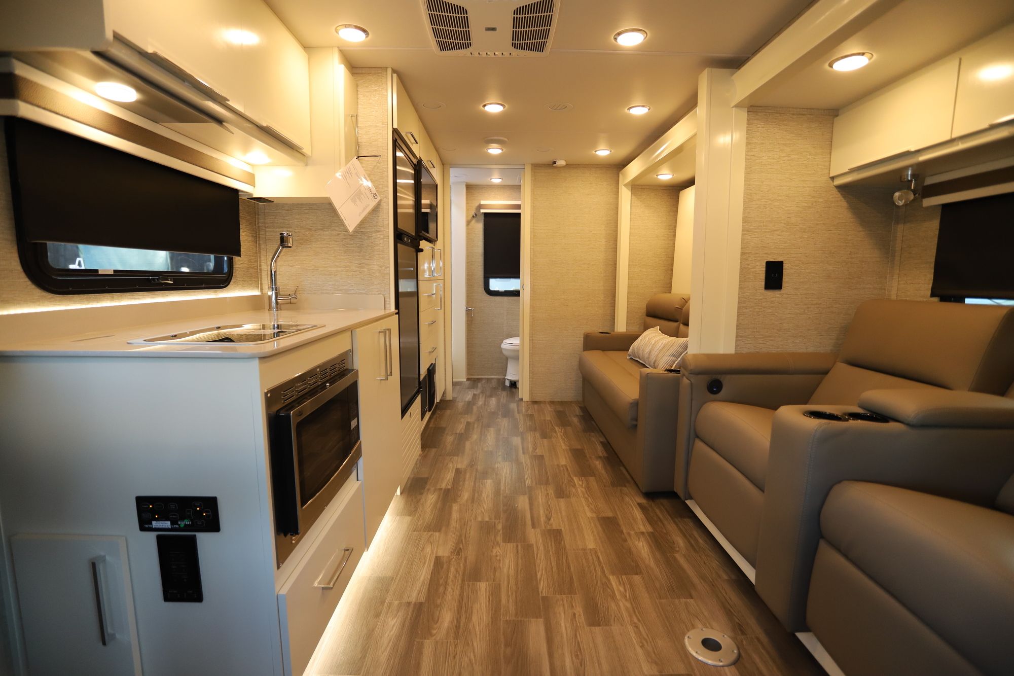 New 2020 Tiffin Motor Homes Wayfarer 25RW Class C  For Sale