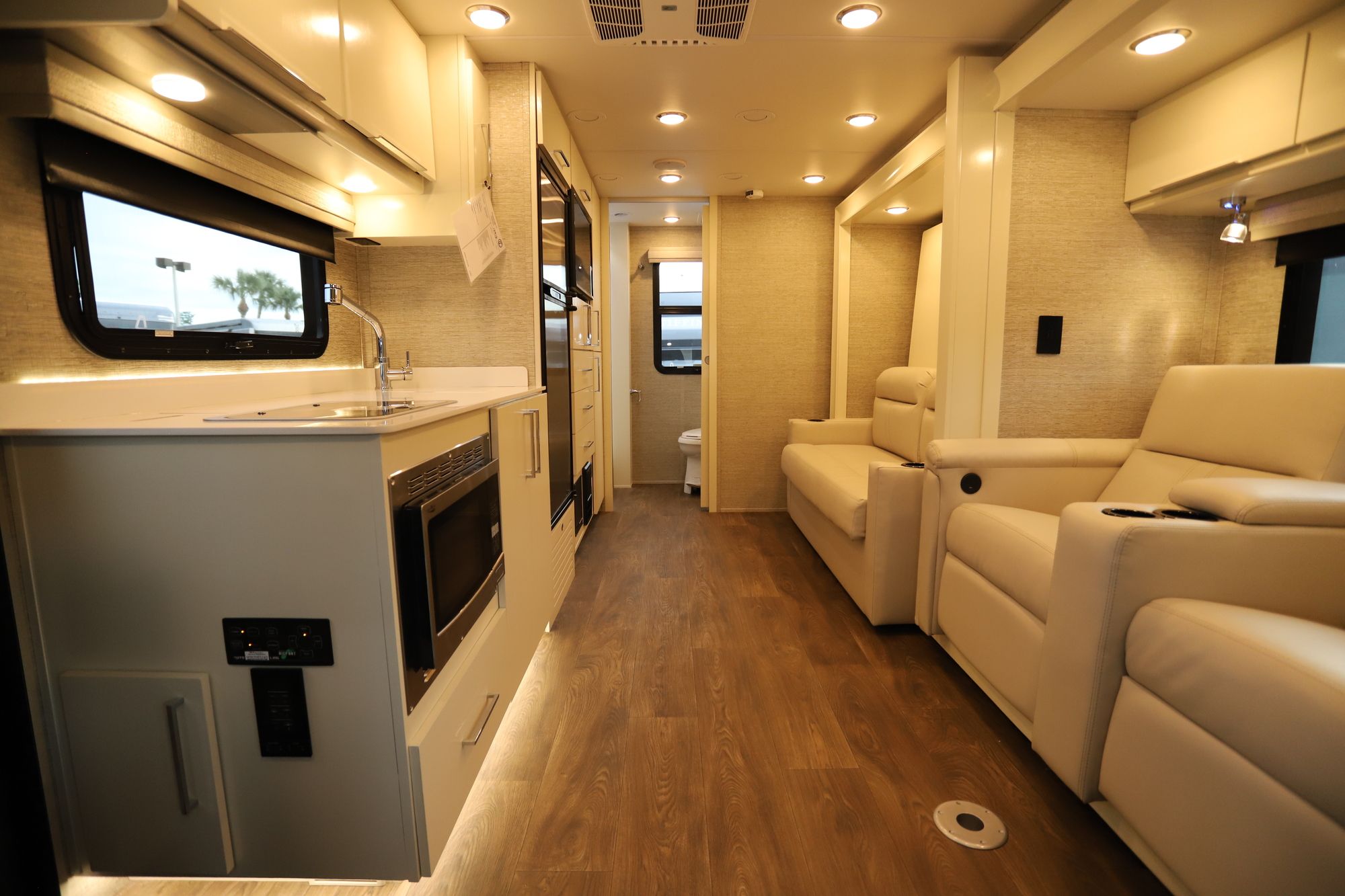 New 2020 Tiffin Motor Homes Wayfarer 25RW Class C  For Sale