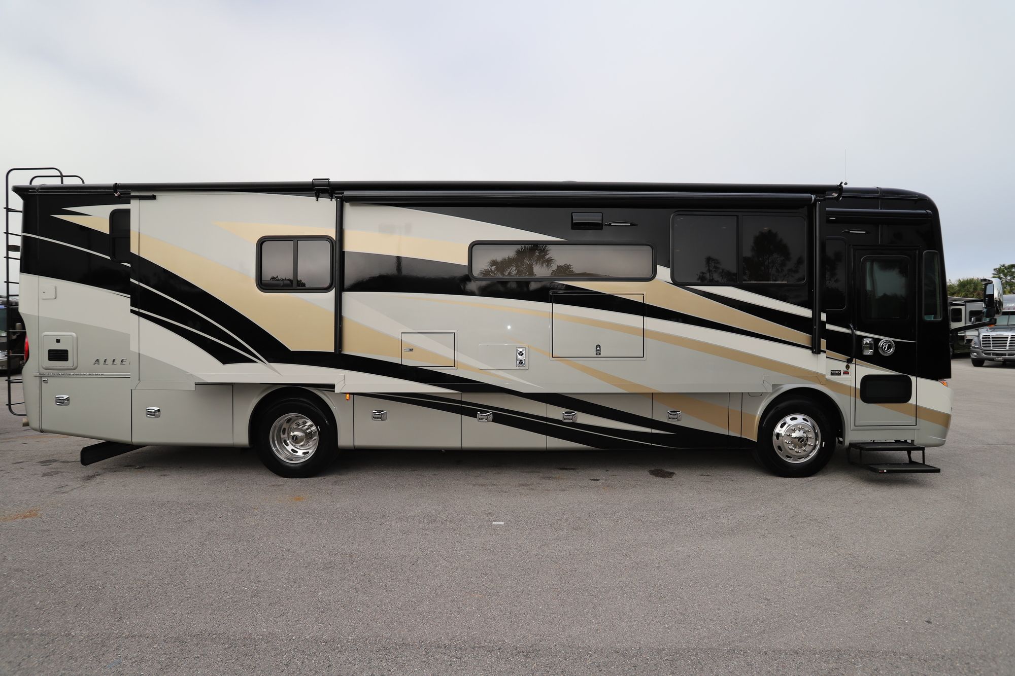 New 2020 Tiffin Motor Homes Allegro Red 37BA Class A  For Sale