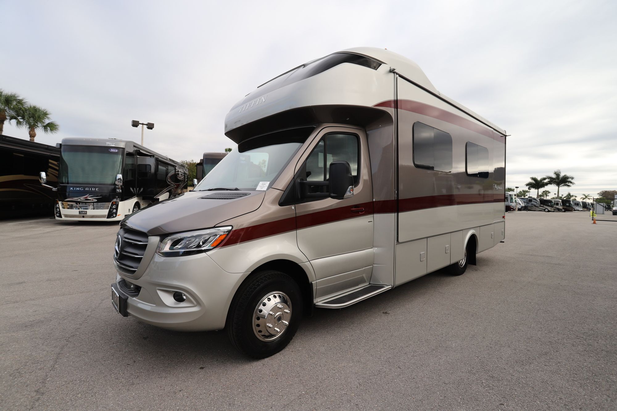 New 2020 Tiffin Motor Homes Wayfarer 25RW Class C  For Sale