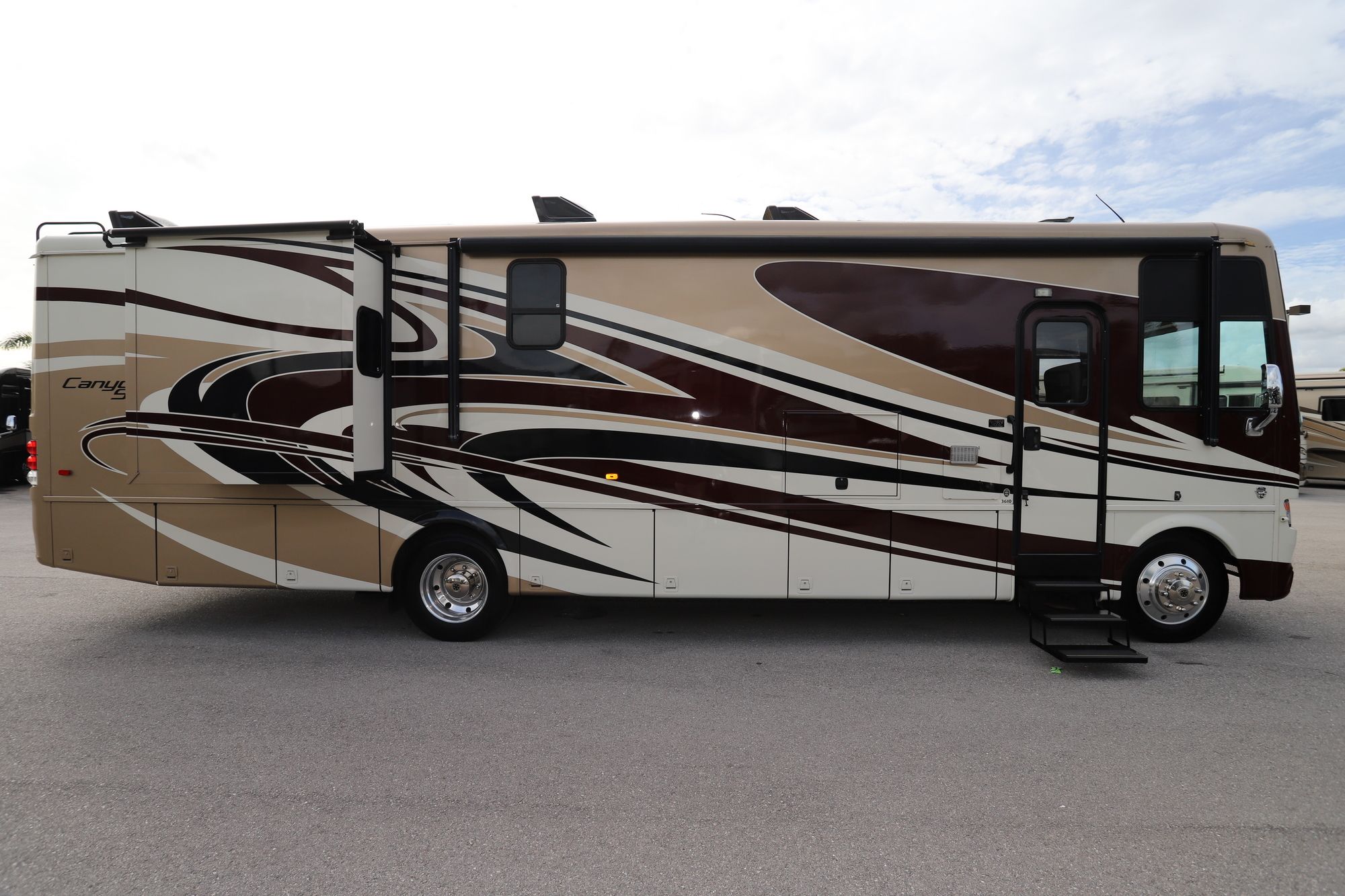 Used 2014 Newmar Canyon Star 3610 Class A  For Sale