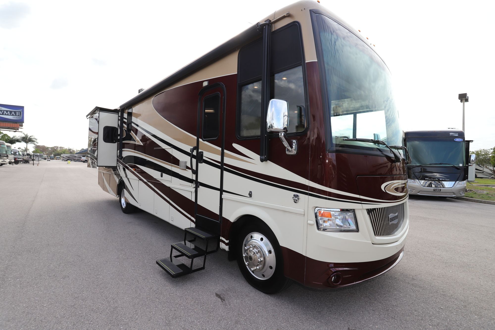 Used 2014 Newmar Canyon Star 3610 Class A  For Sale