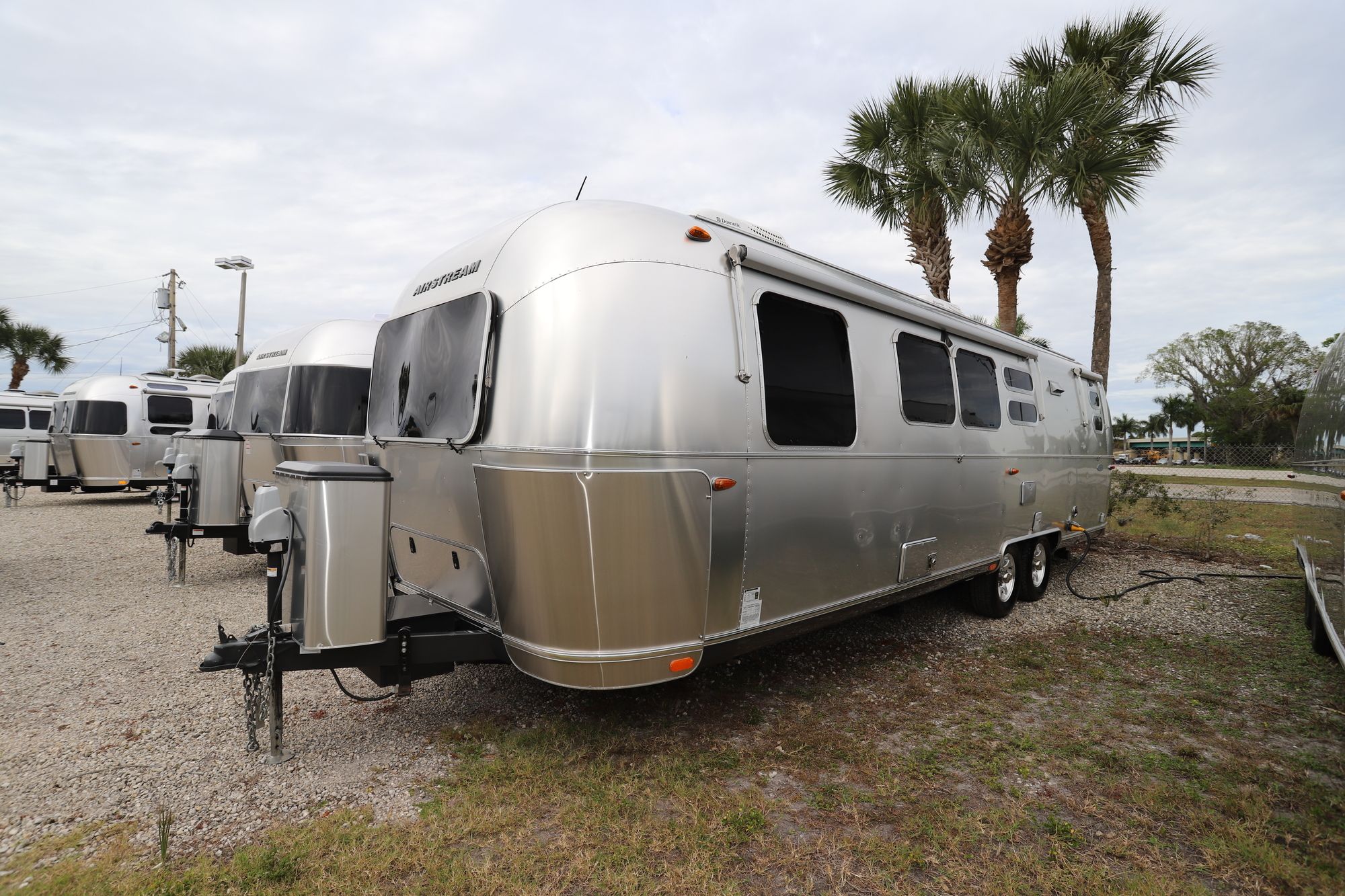 Used 2016 Airstream Flying Cloud 30FB Travel Trailer  For Sale