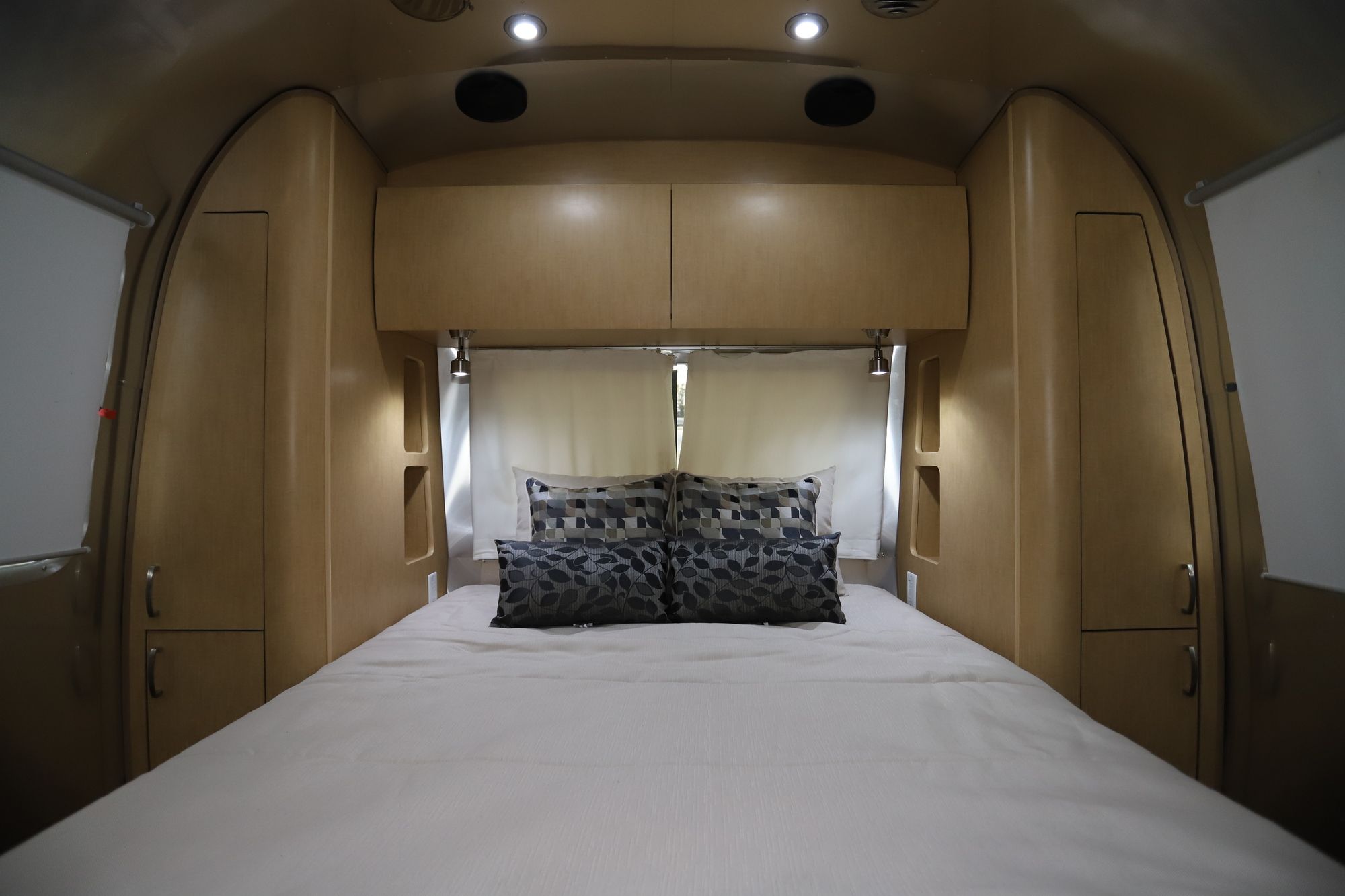 Used 2016 Airstream Flying Cloud 30FB Travel Trailer  For Sale