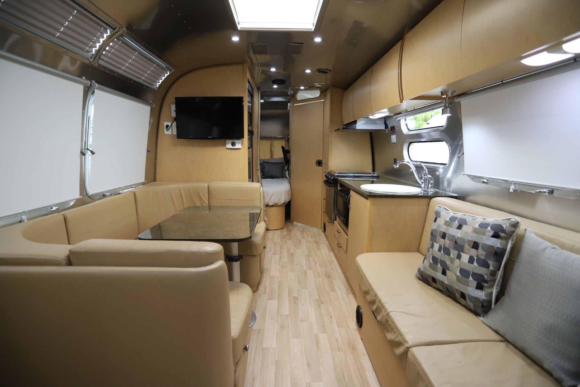 Used 2016 Airstream Flying Cloud 30FB Travel Trailer  For Sale