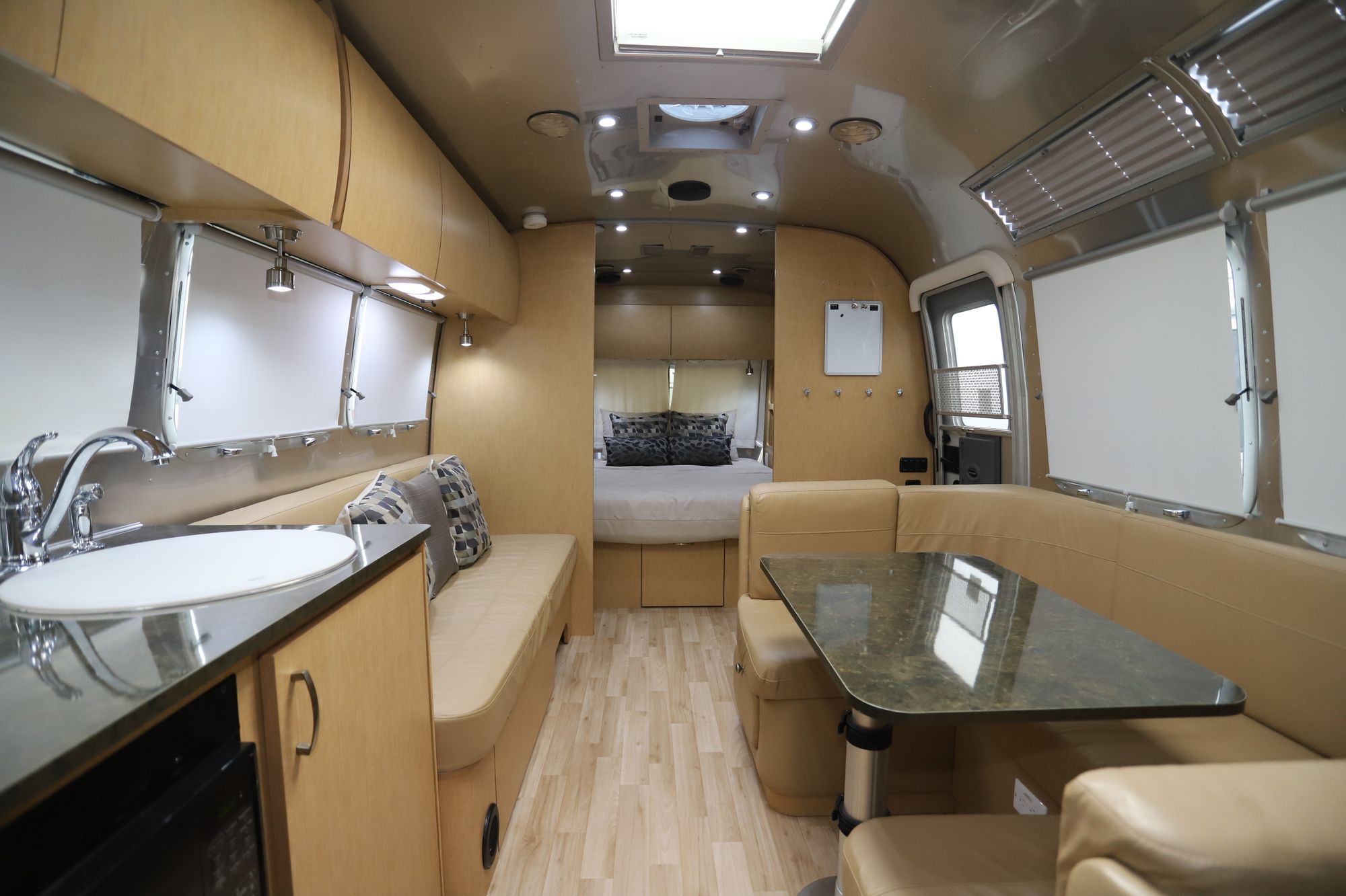 Used 2016 Airstream Flying Cloud 30FB Travel Trailer  For Sale