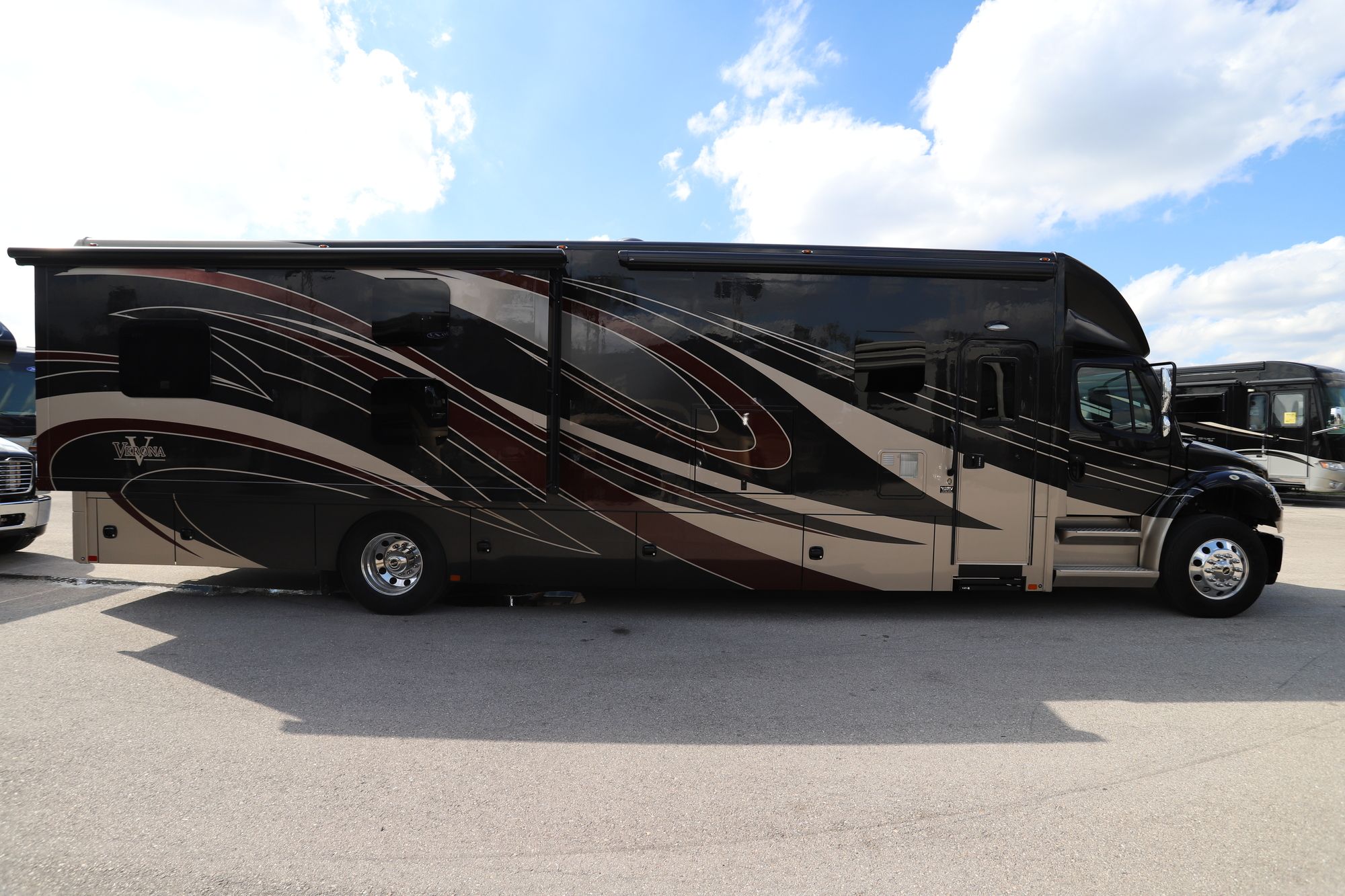 Used 2016 Renegade Rv Verona 40VBH Super C  For Sale