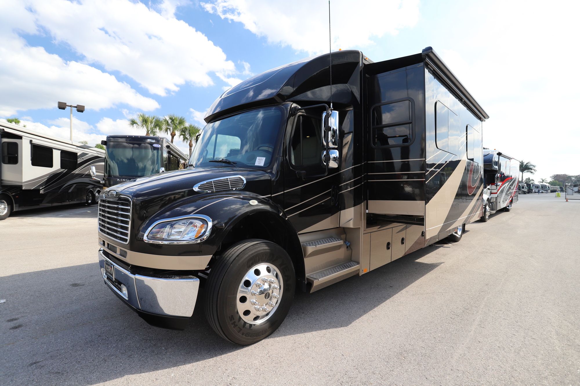 Used 2016 Renegade Rv Verona 40VBH Super C  For Sale