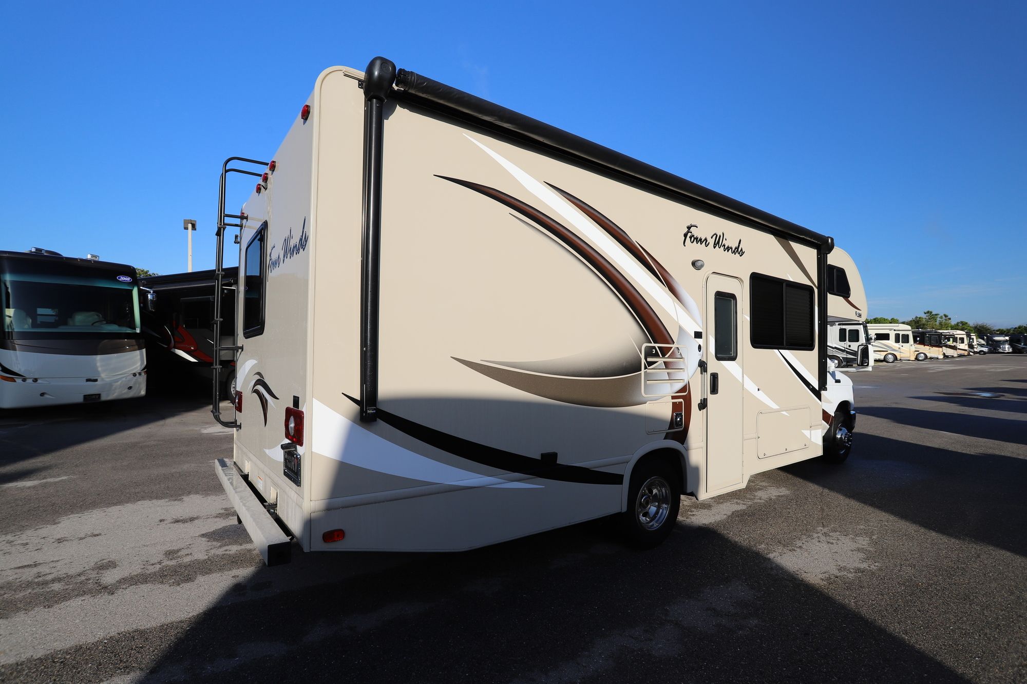 Used 2017 Thor Fourwinds 26B Class C  For Sale