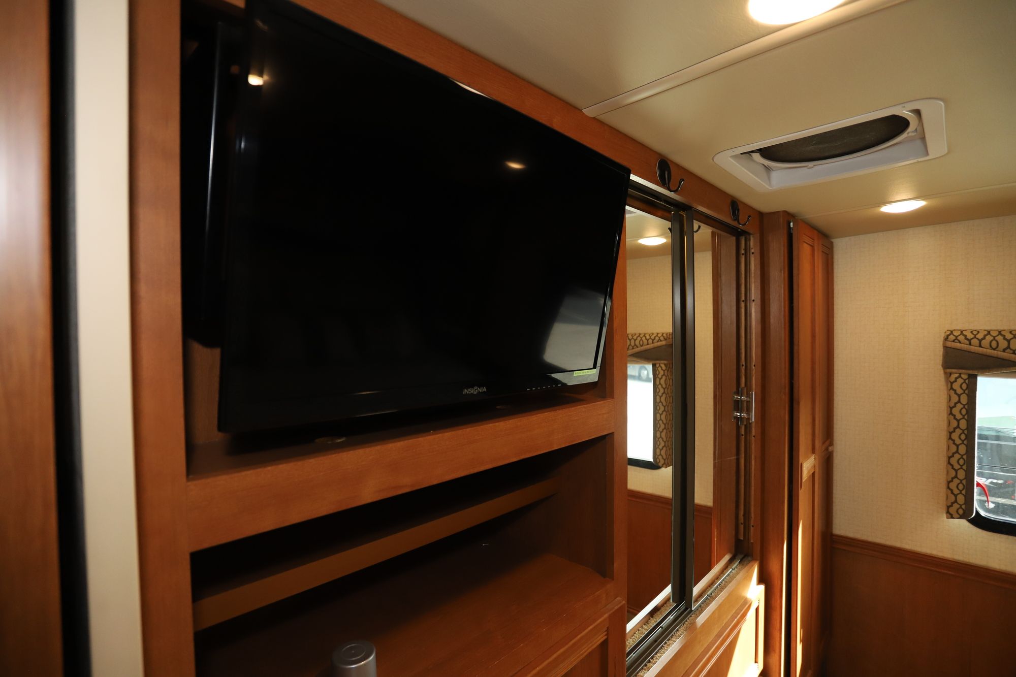 Used 2016 Winnebago Sunova 35G Class A  For Sale