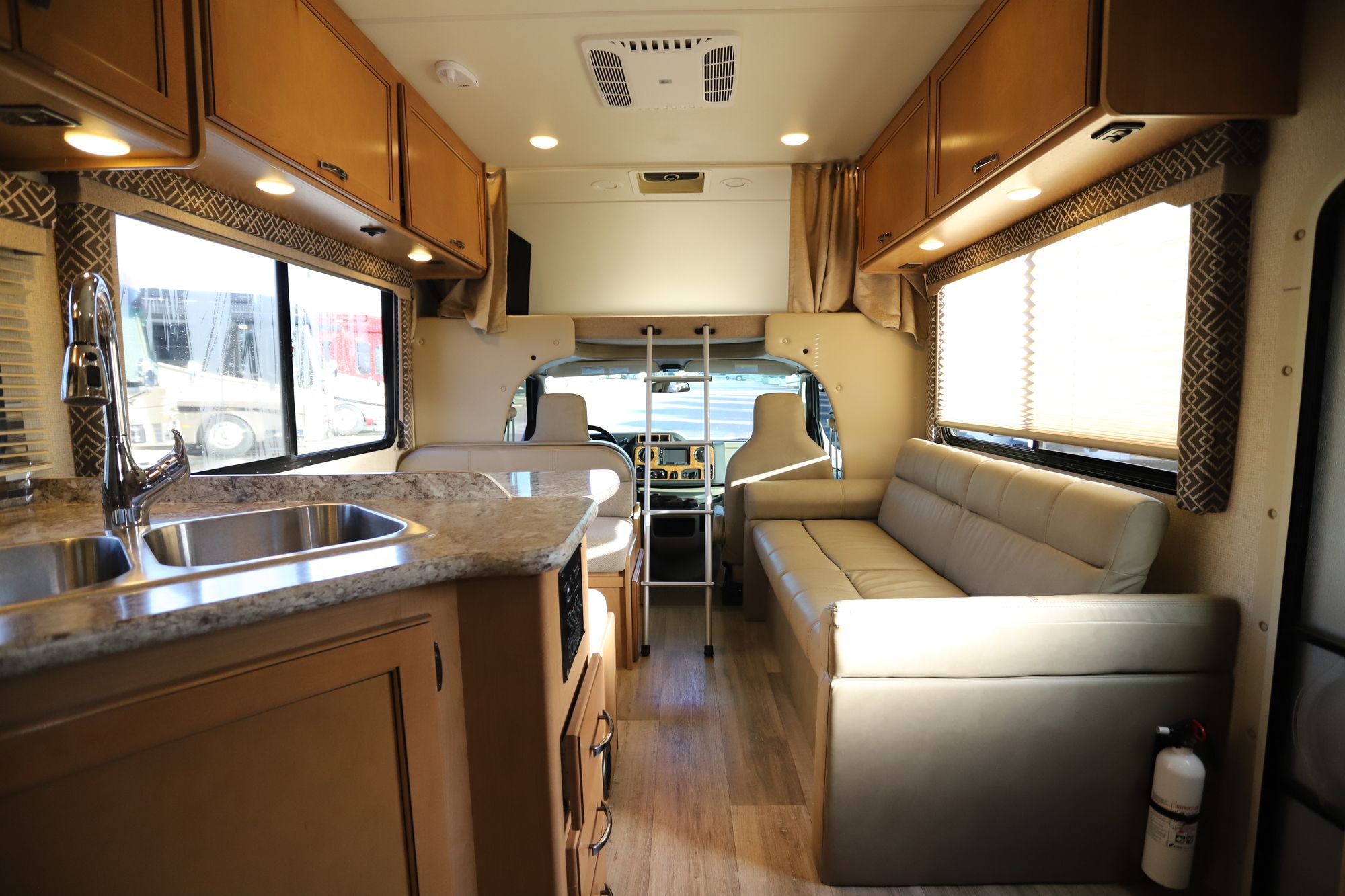 Used 2017 Thor Fourwinds 26B Class C  For Sale