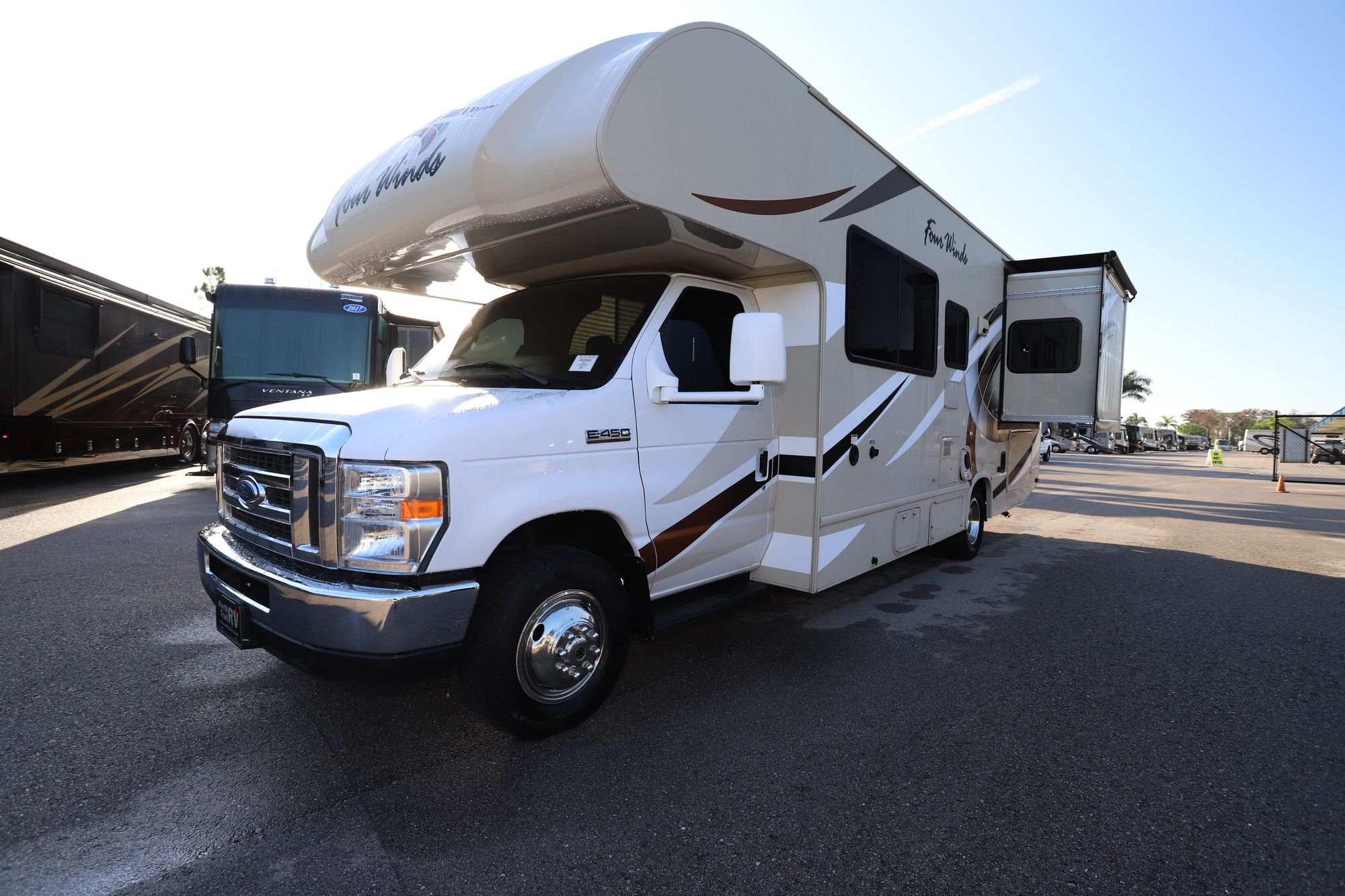 Used 2017 Thor Fourwinds 26B Class C  For Sale