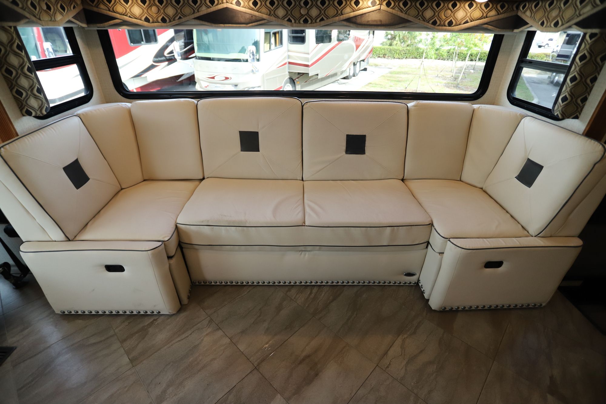 Used 2016 Winnebago Sunova 35G Class A  For Sale