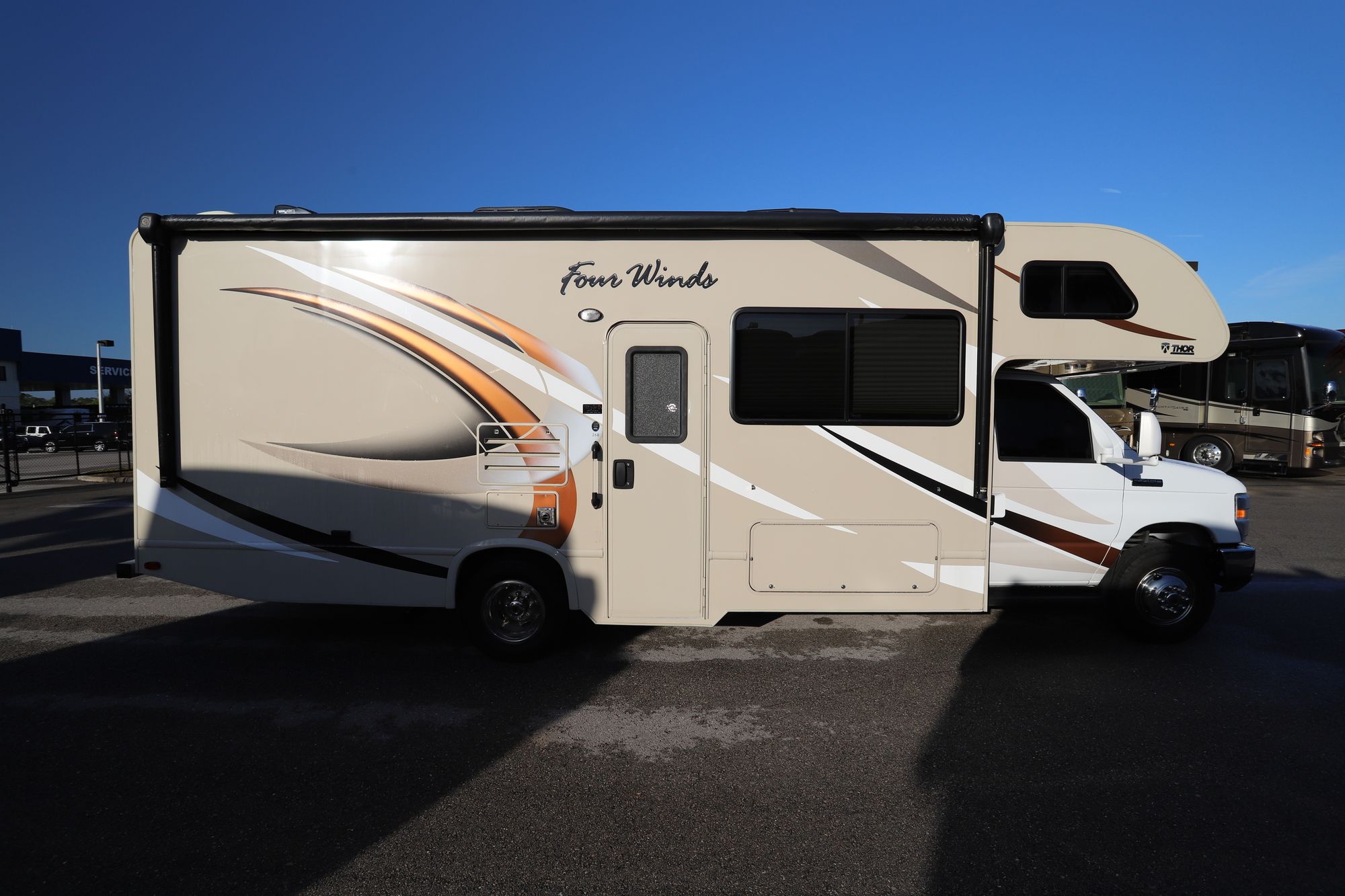 Used 2017 Thor Fourwinds 26B Class C  For Sale