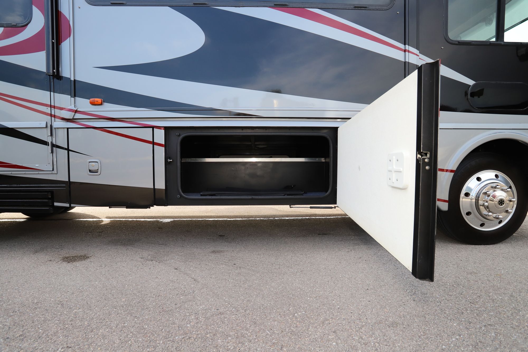 Used 2016 Winnebago Sunova 35G Class A  For Sale