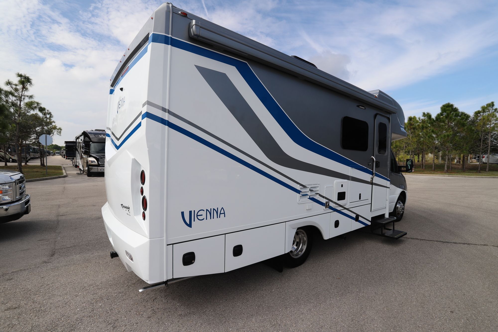 New 2020 Renegade Rv Vienna 25-V-RMC Class C  For Sale