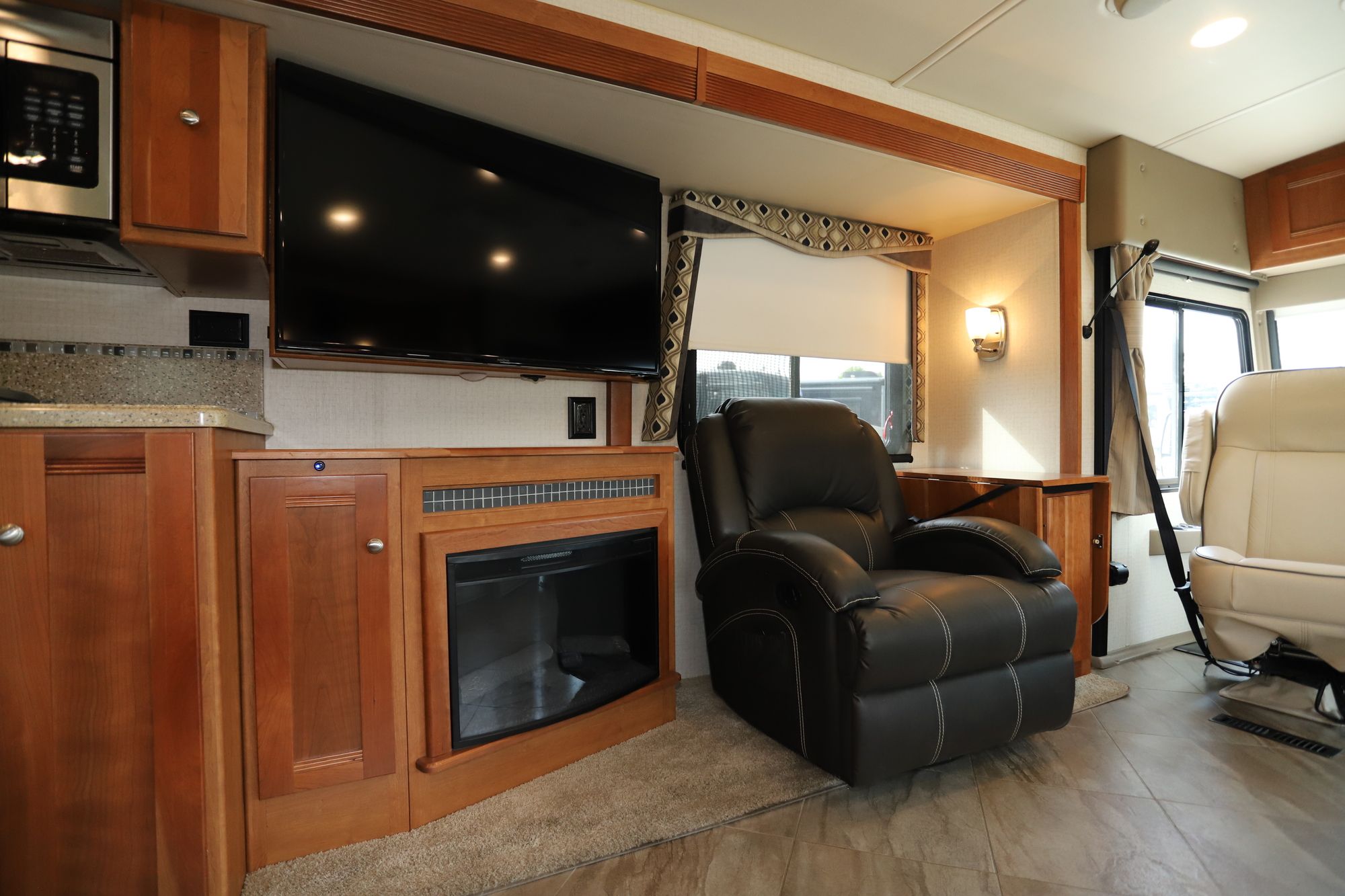 Used 2016 Winnebago Sunova 35G Class A  For Sale