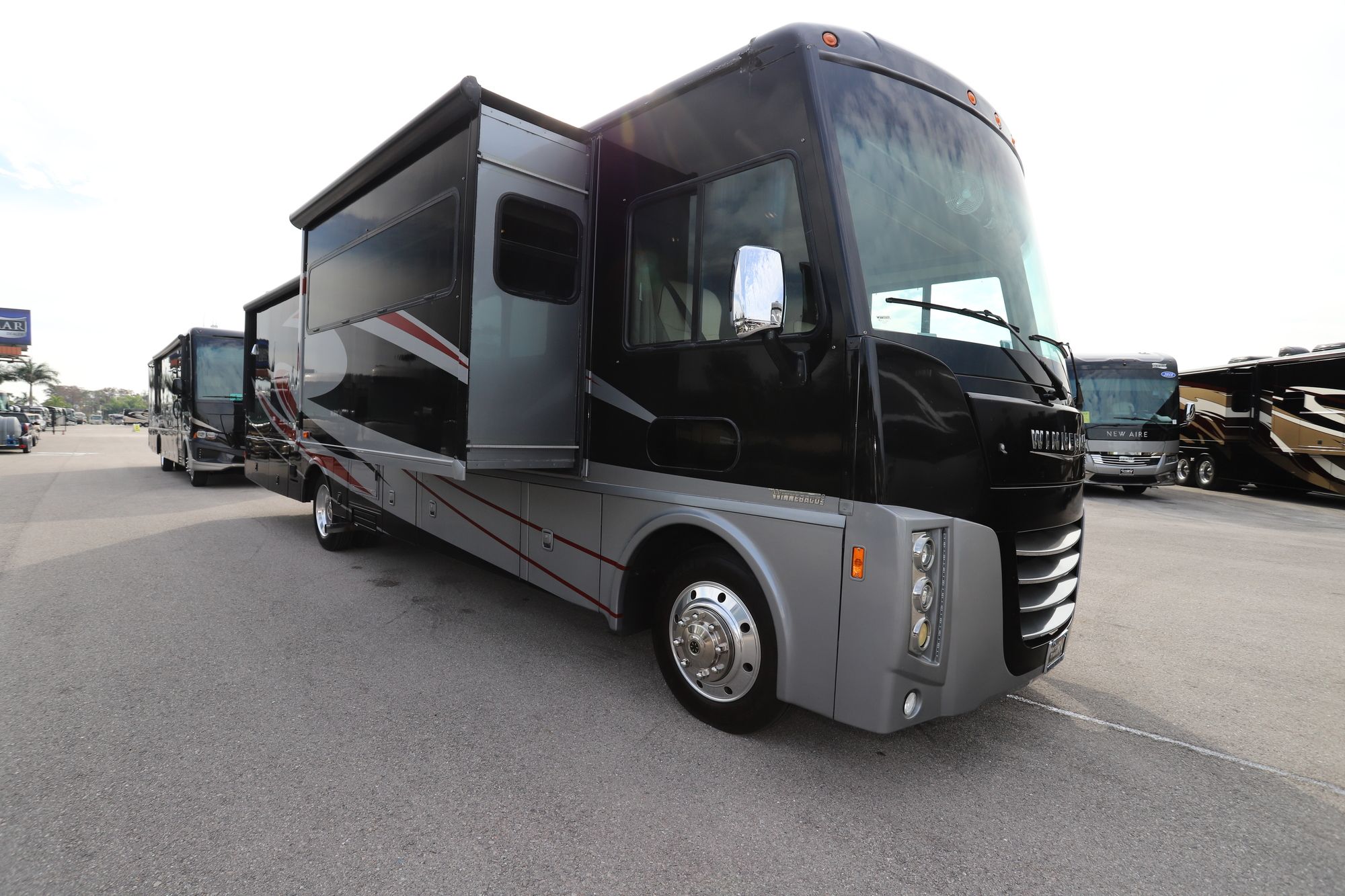 Used 2016 Winnebago Sunova 35G Class A  For Sale