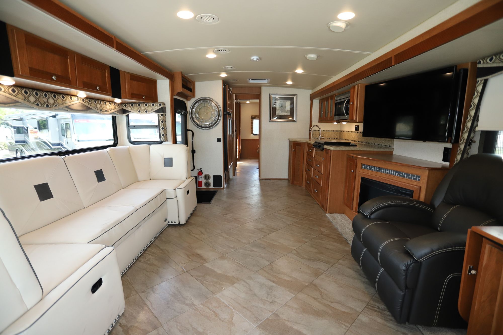 Used 2016 Winnebago Sunova 35G Class A  For Sale