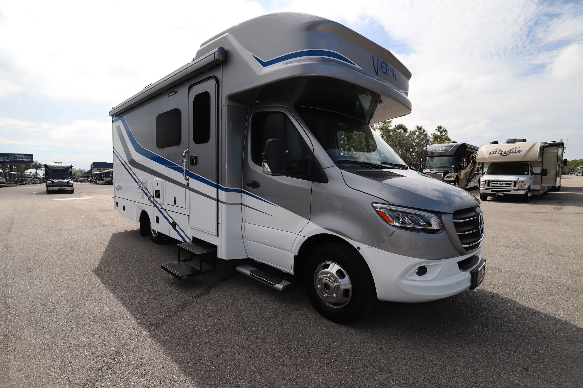 New 2020 Renegade Rv Vienna 25-V-RMC Class C  For Sale