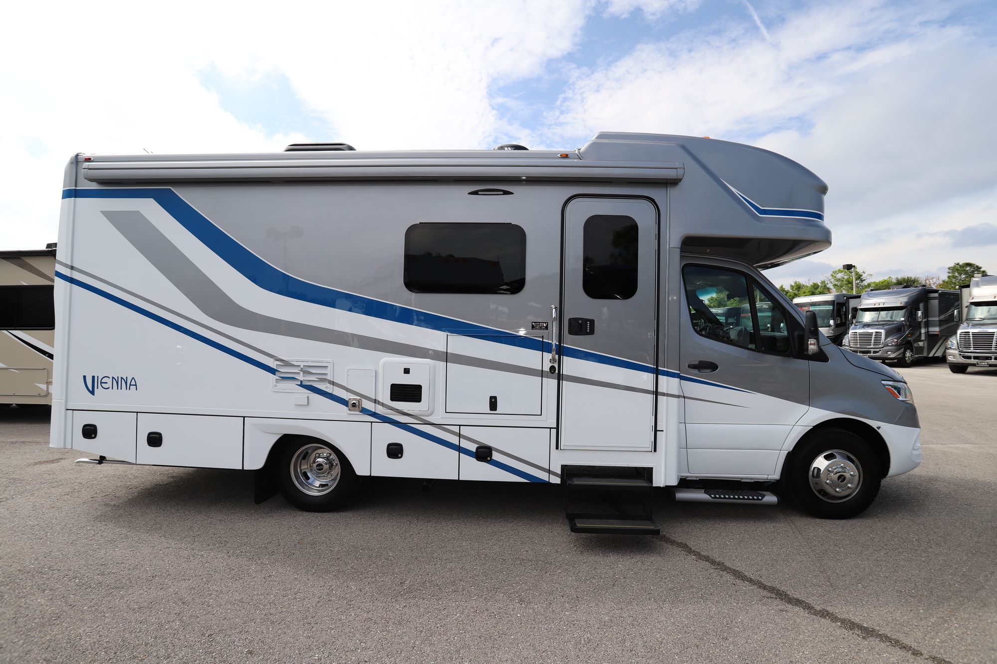 New 2020 Renegade Rv Vienna 25-V-RMC Class C  For Sale