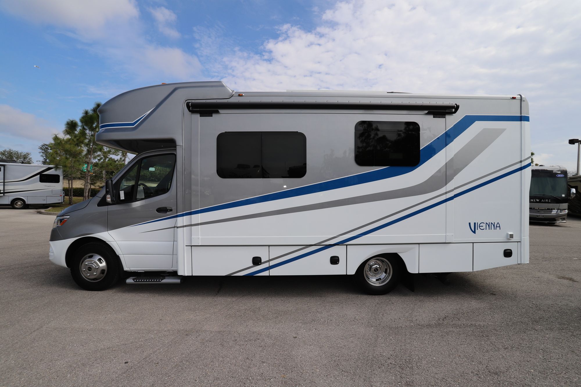 New 2020 Renegade Rv Vienna 25-V-RMC Class C  For Sale