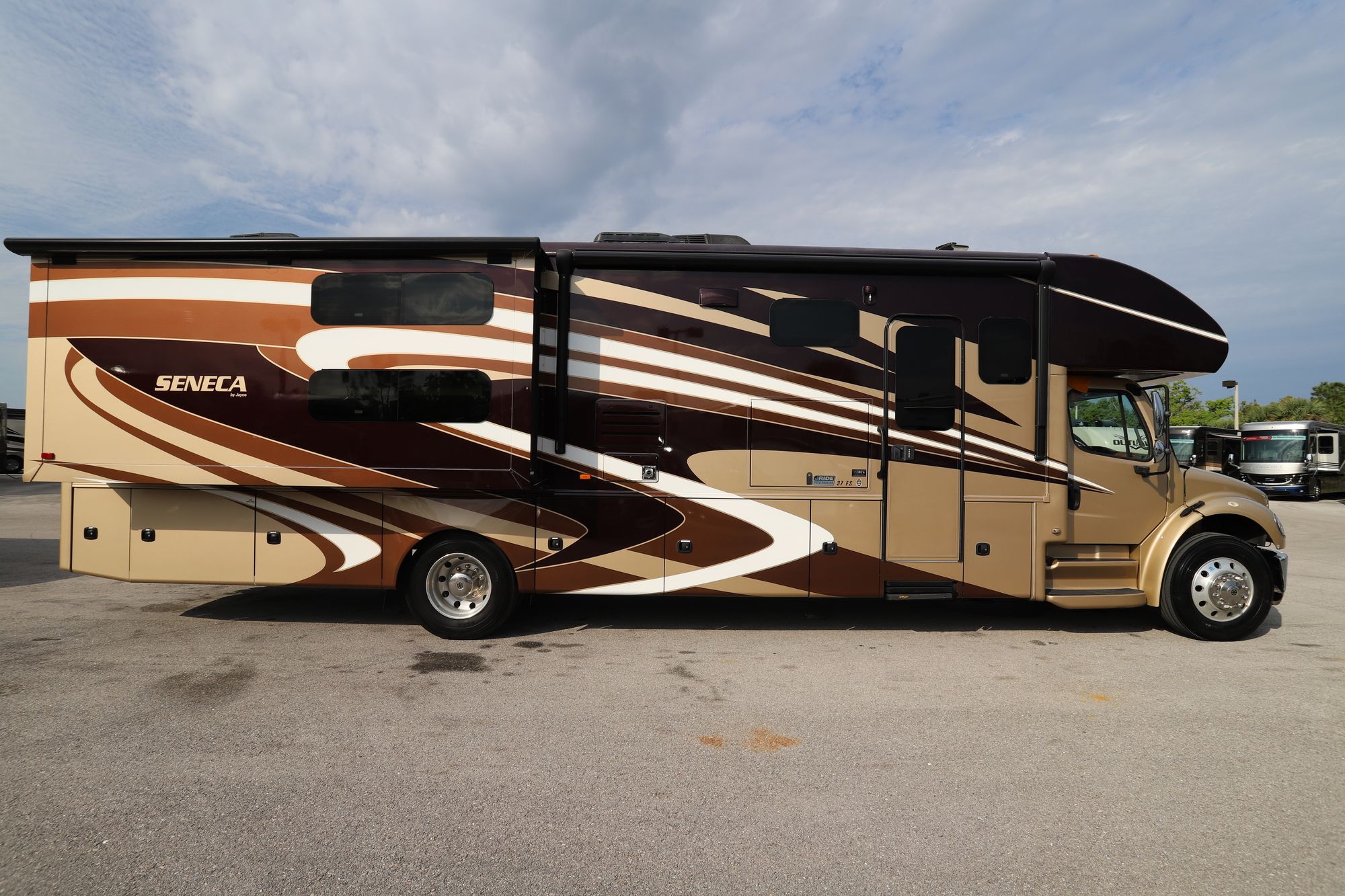 Used 2016 Jayco Seneca 37FS Super C  For Sale