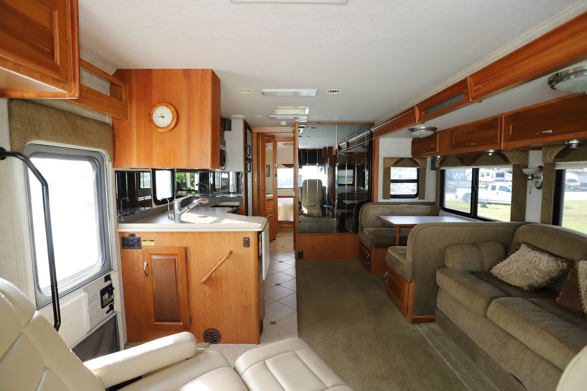 Used 2005 National Rv Dolphin 6320XL Class A  For Sale