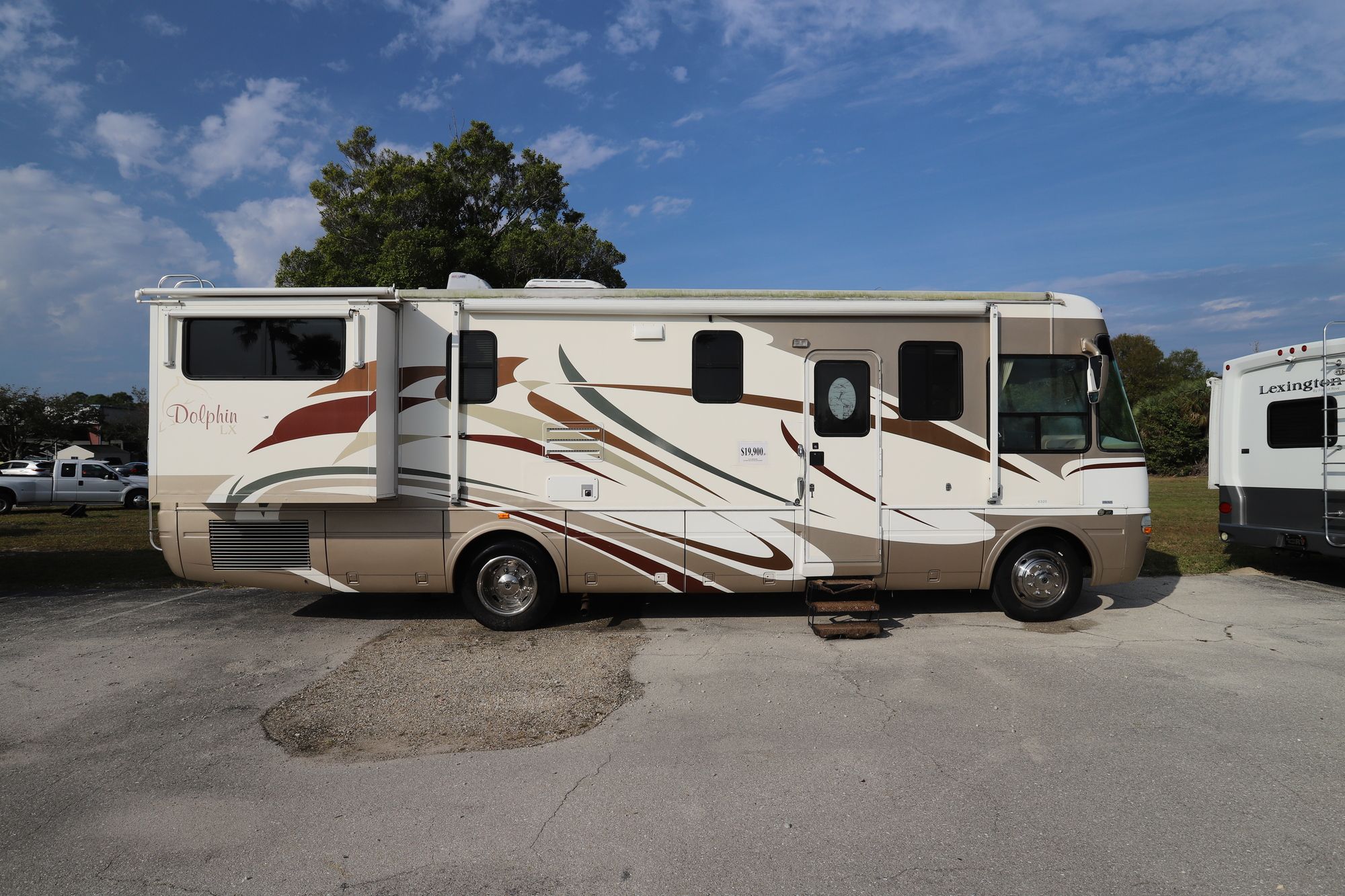 Used 2005 National Rv Dolphin 6320XL Class A  For Sale