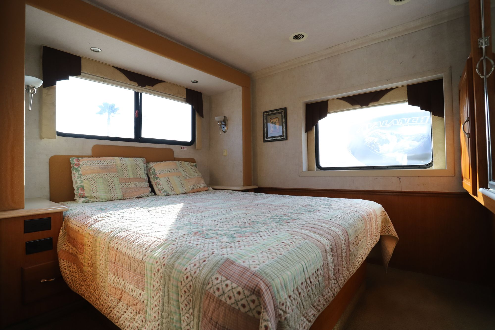 Used 2005 National Rv Dolphin 6320XL Class A  For Sale