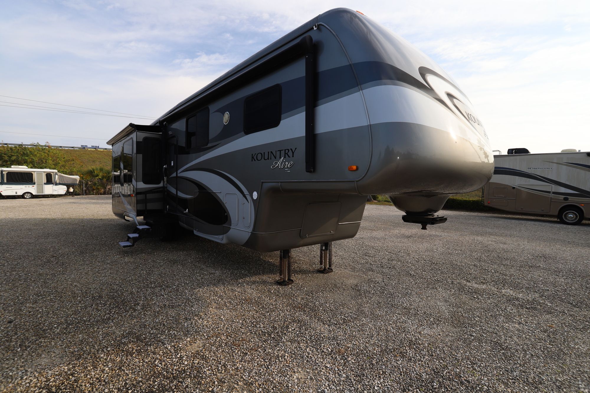 Used 2008 Newmar Kountry Aire 36KSSH Fifth Wheel  For Sale