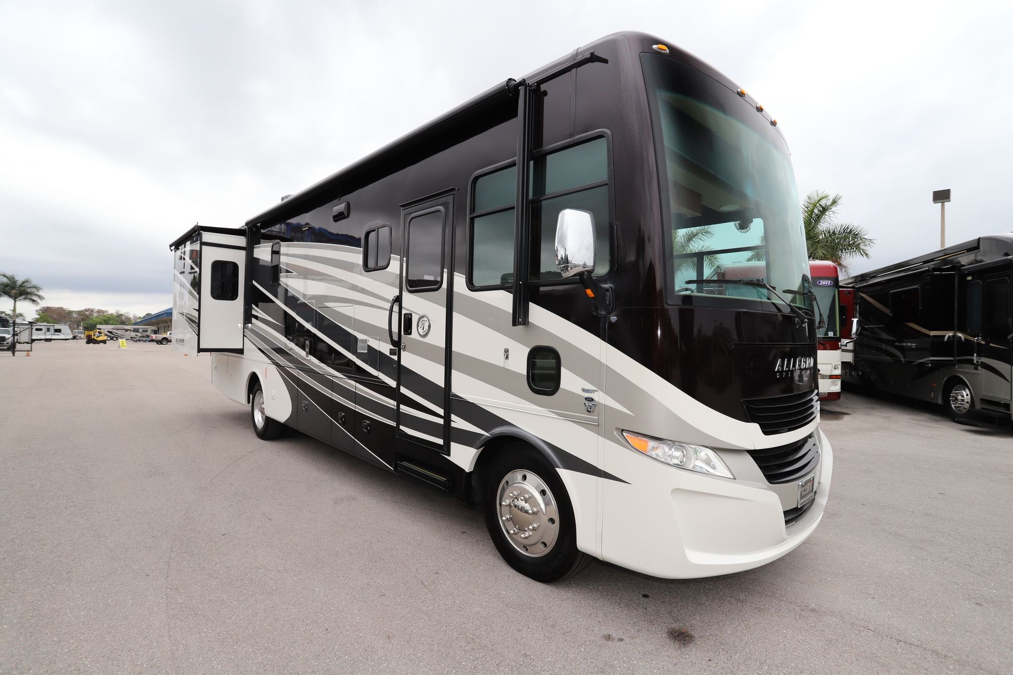 Used 2017 Tiffin Motor Homes Allegro 32 SA Class A  For Sale