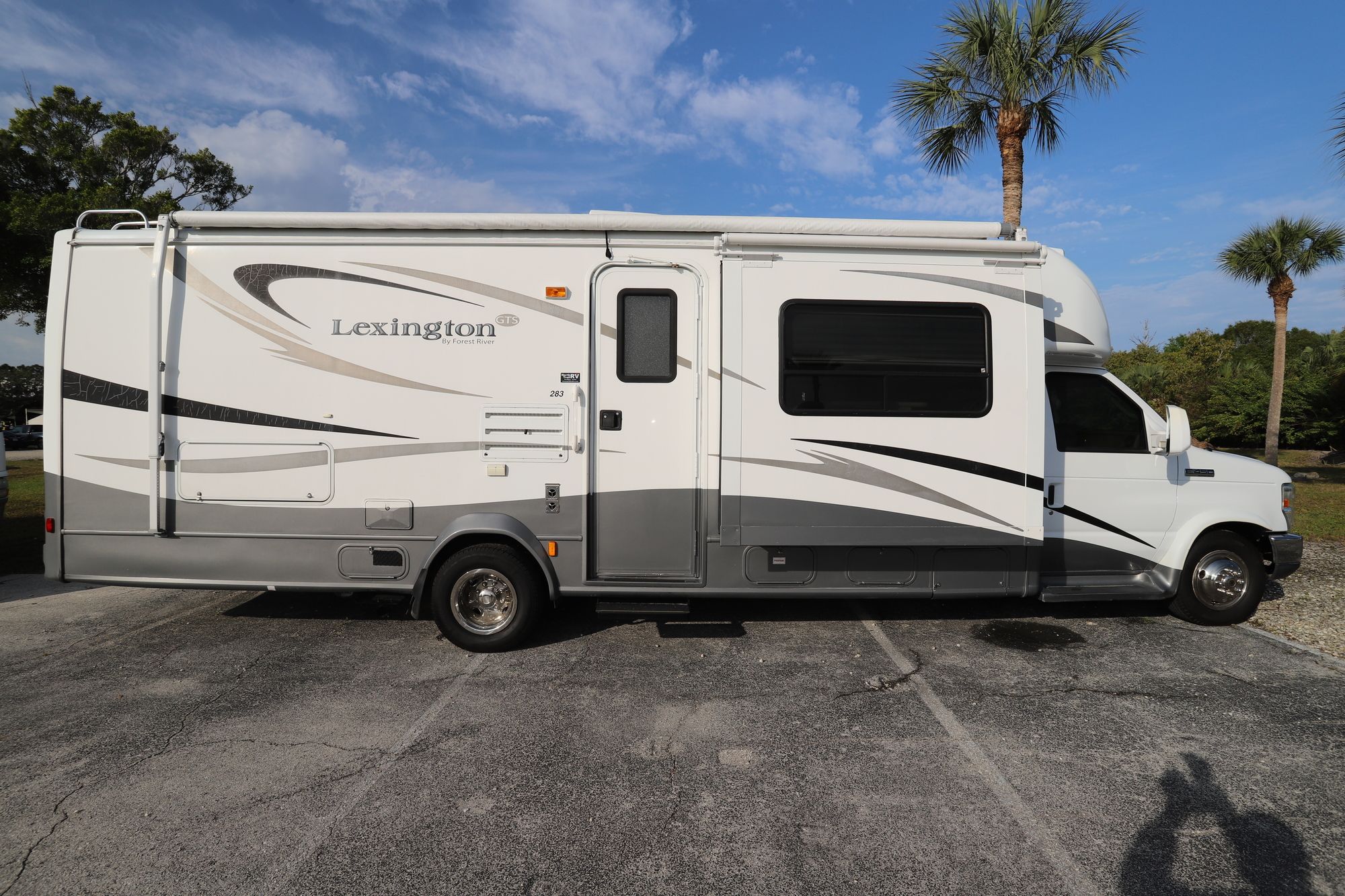 Used 2011 Forest River Lexington 283GTS Class C  For Sale