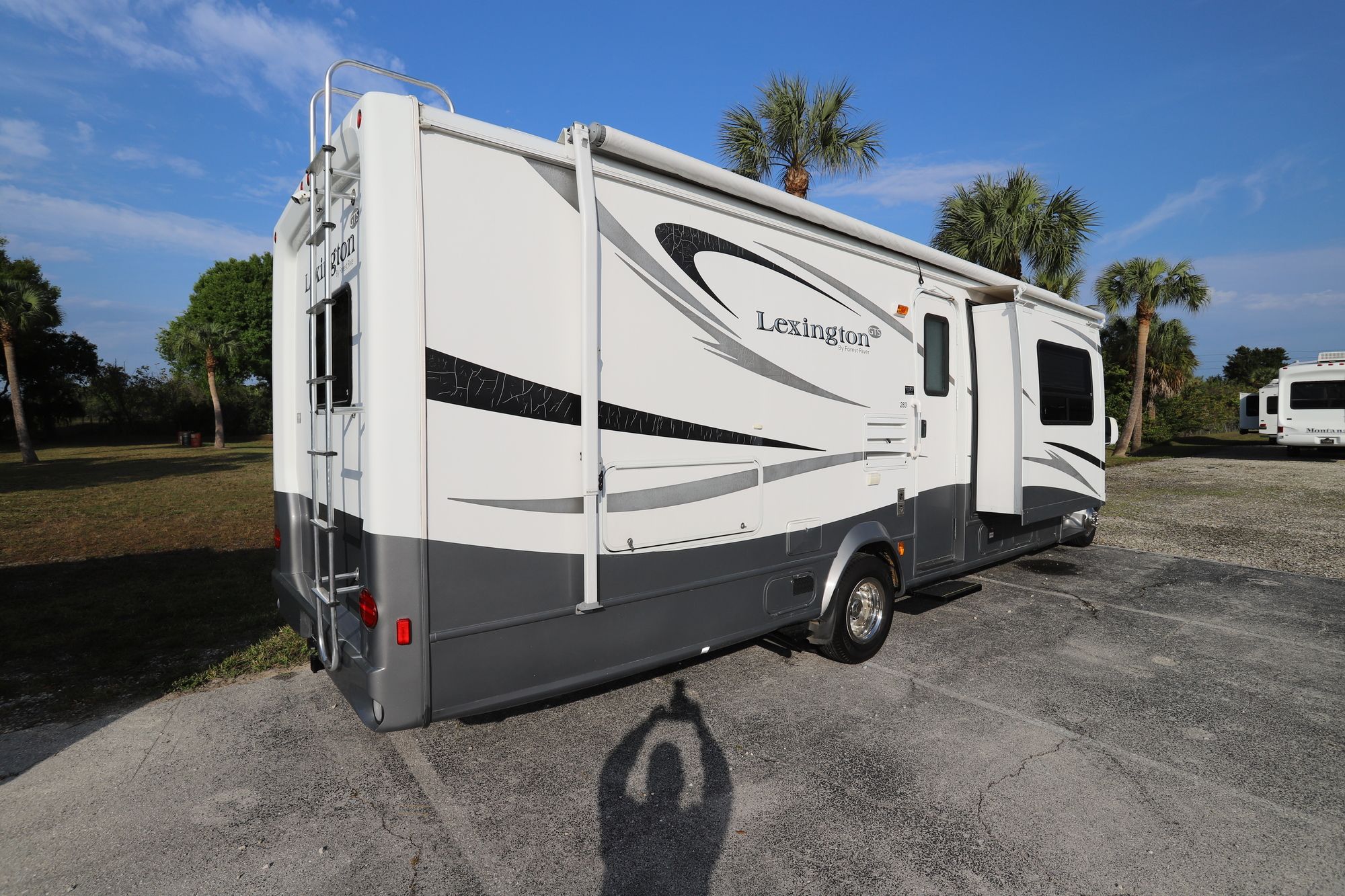 Used 2011 Forest River Lexington 283GTS Class C  For Sale