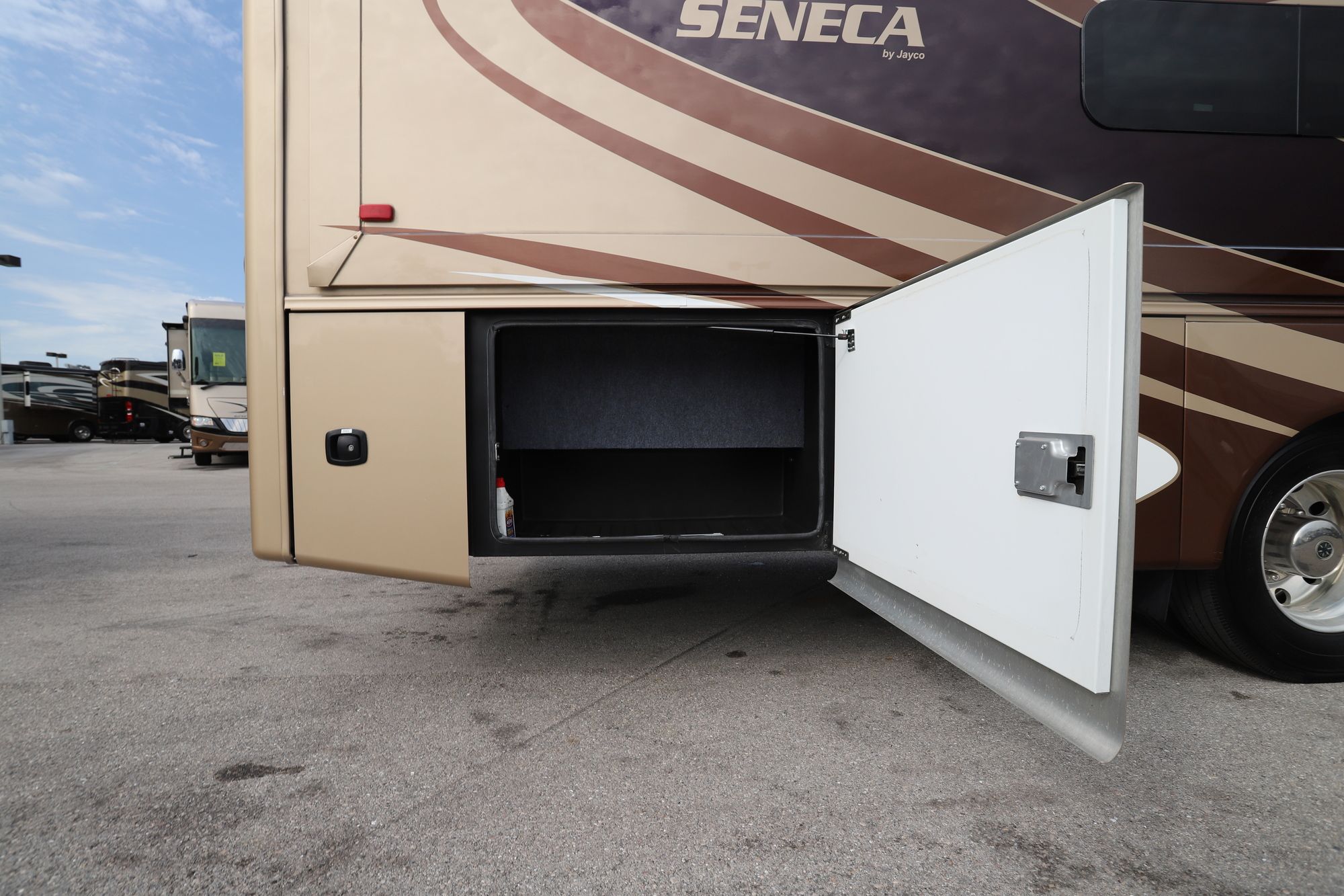 Used 2016 Jayco Seneca 37FS Super C  For Sale