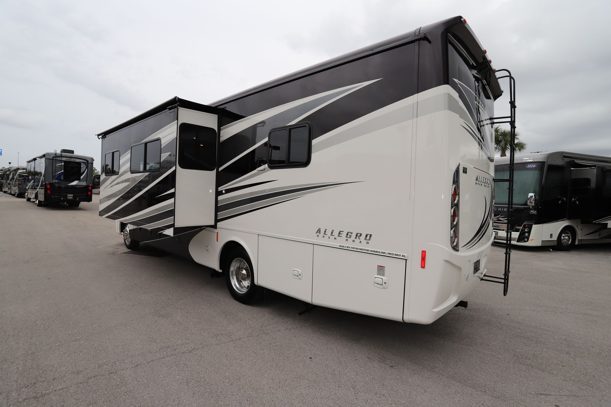 Used 2017 Tiffin Motor Homes Allegro 32 SA Class A  For Sale